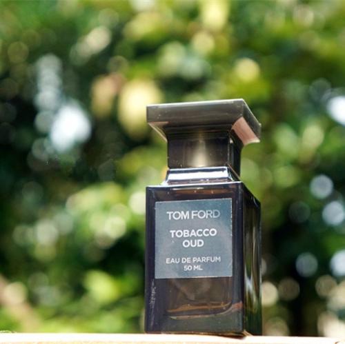 宝格丽白茶和白晶哪个好闻,宝格丽白茶什么颜色最好