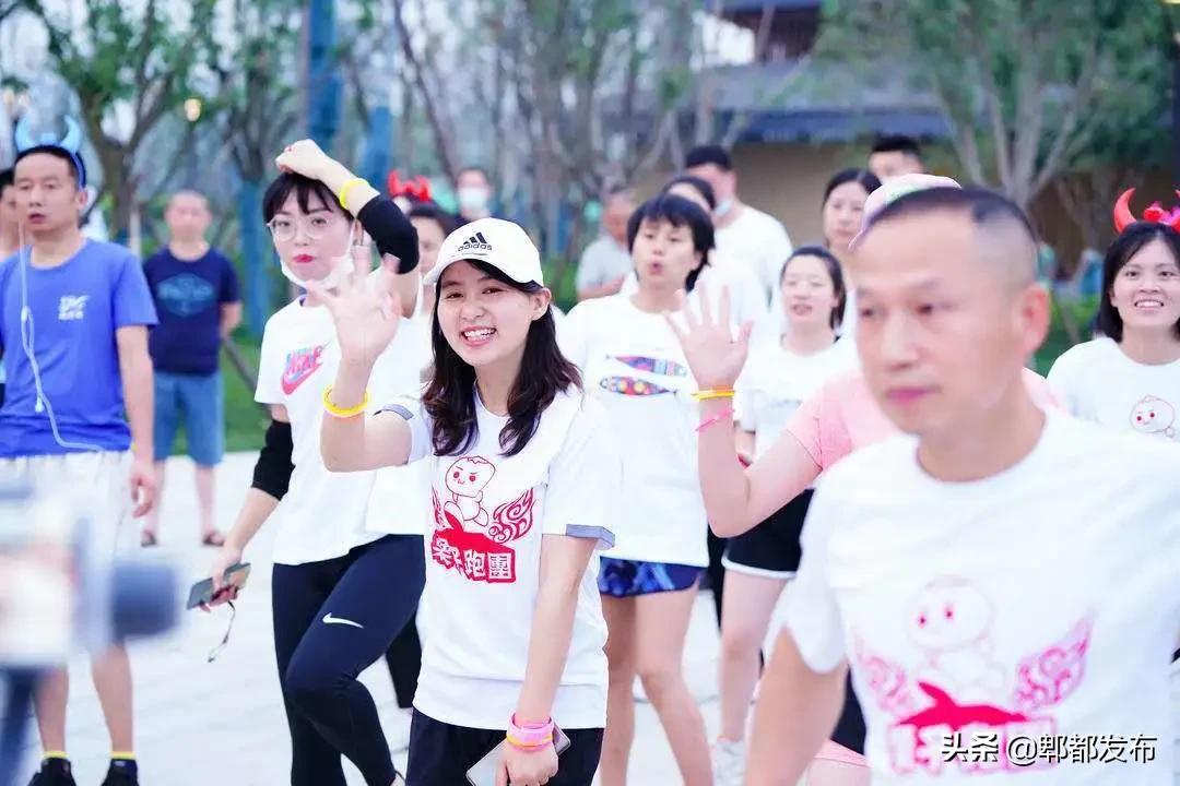 菁蓉湖荧光夜跑,郫县菁蓉湖公园夜跑