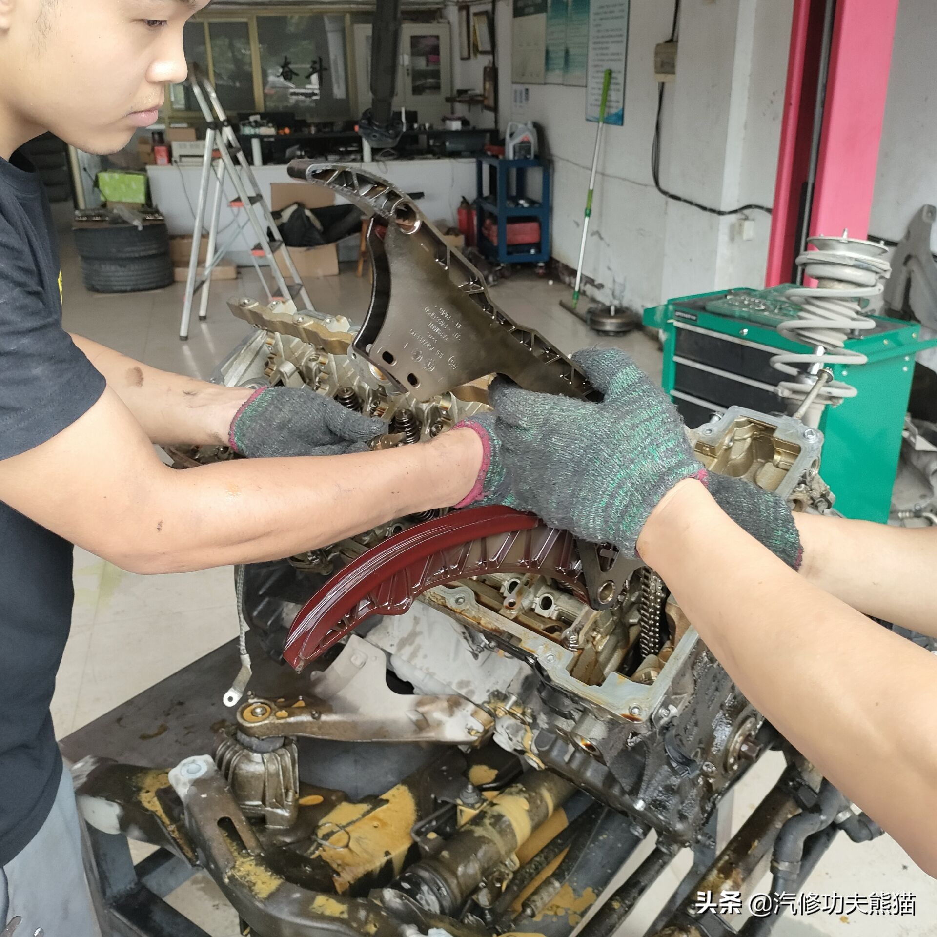 宝马e90325i2007款,宝马e90漏机油通病