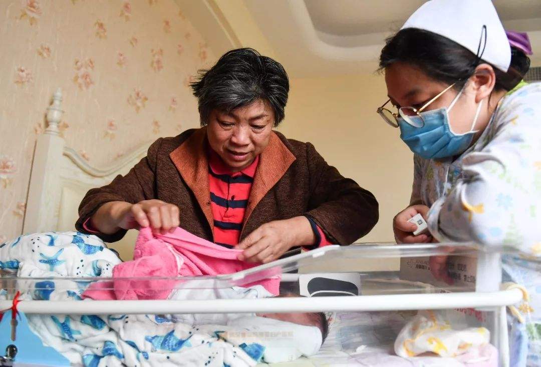 杨振宁翁帆结婚相差多大岁数,翁帆与杨振宁结婚生活状况怎样