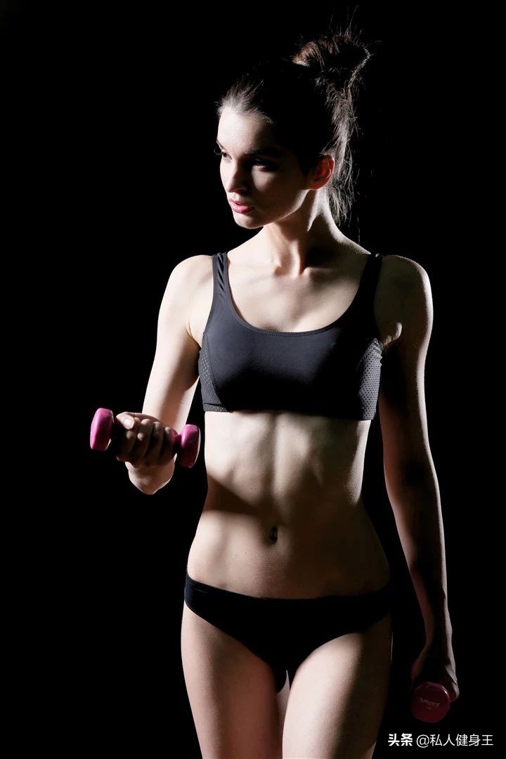 健身新手犯错十五秒,新手健身哑铃什么动作最好练