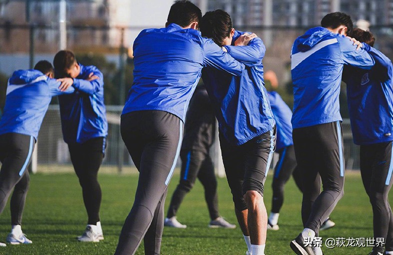 周爆驰援吴金贵，蒋圣龙去重庆？老崔喜获波兰光头！申花约战青岛