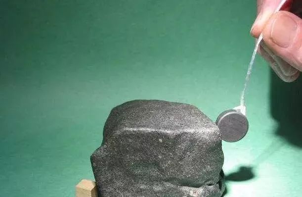 陨石收藏前景谁来把关,陨石有价值吗陨石到底值不值钱