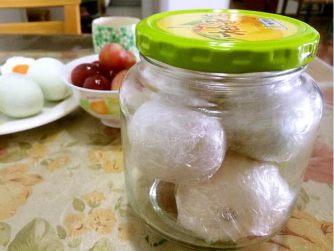 腌咸鸭蛋正确的方法100个放多少盐,腌制咸鸭蛋流油和起沙的几个窍门