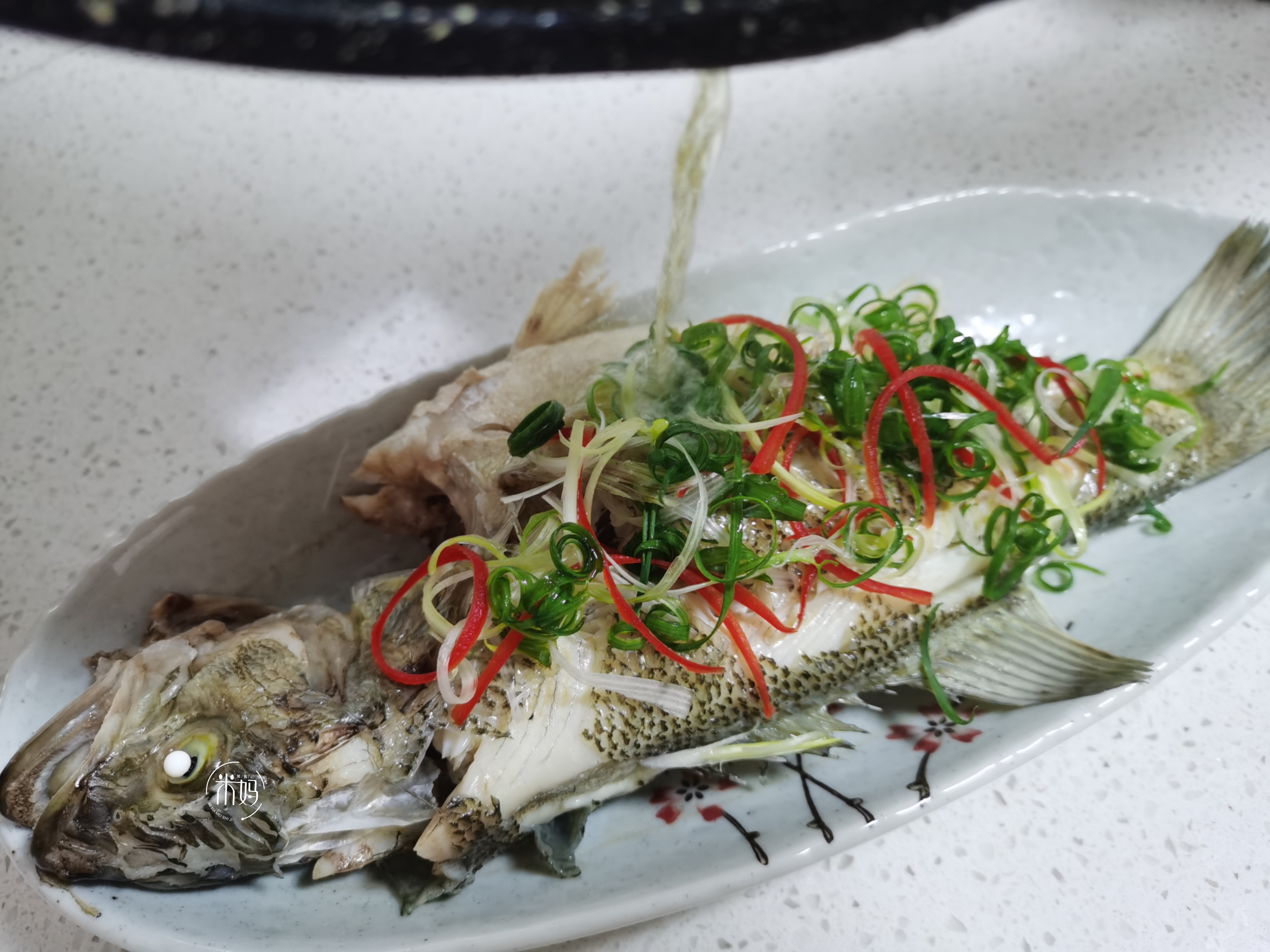 清蒸鱼的正确方法是冷水还是热水,清蒸鱼放盐腌或者直接蒸都不对