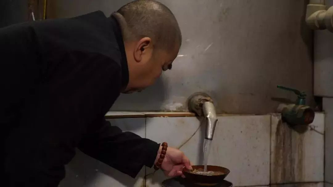 从6个方面分析一瓶酱香酒的成本,一瓶酒酱香酒包装成本