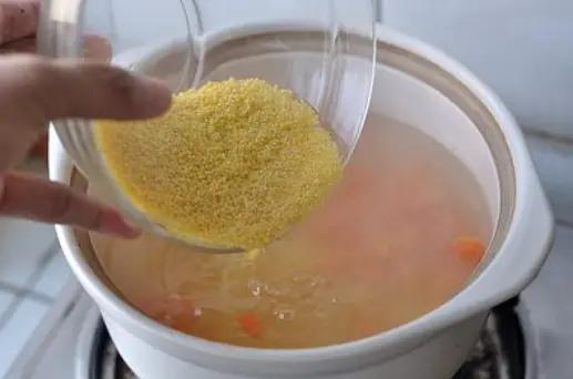 小米粥凉水下还是开水下米,小米粥冷水下米还是水开米