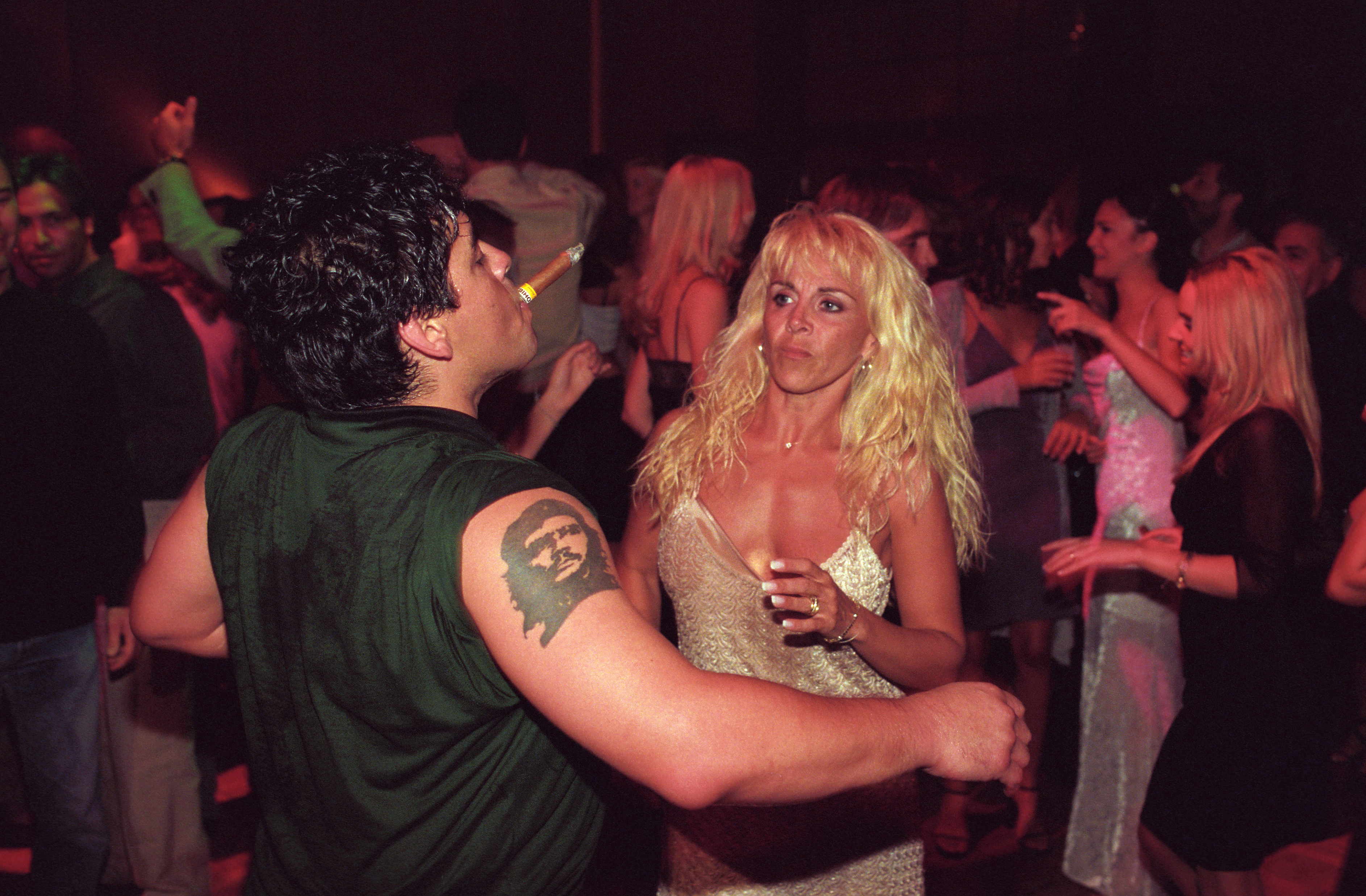 马拉多纳吸毒经历,马拉多纳为什么会酗酒和吸毒