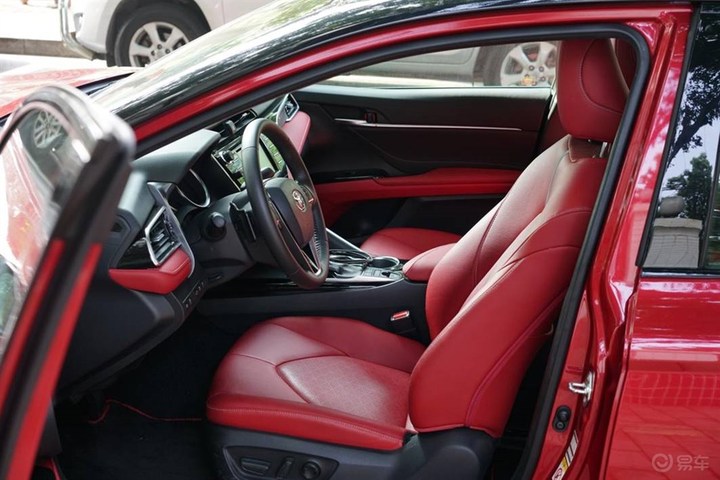 八代凯美瑞运动版红内饰,八代凯美瑞运动版电光宝石绿