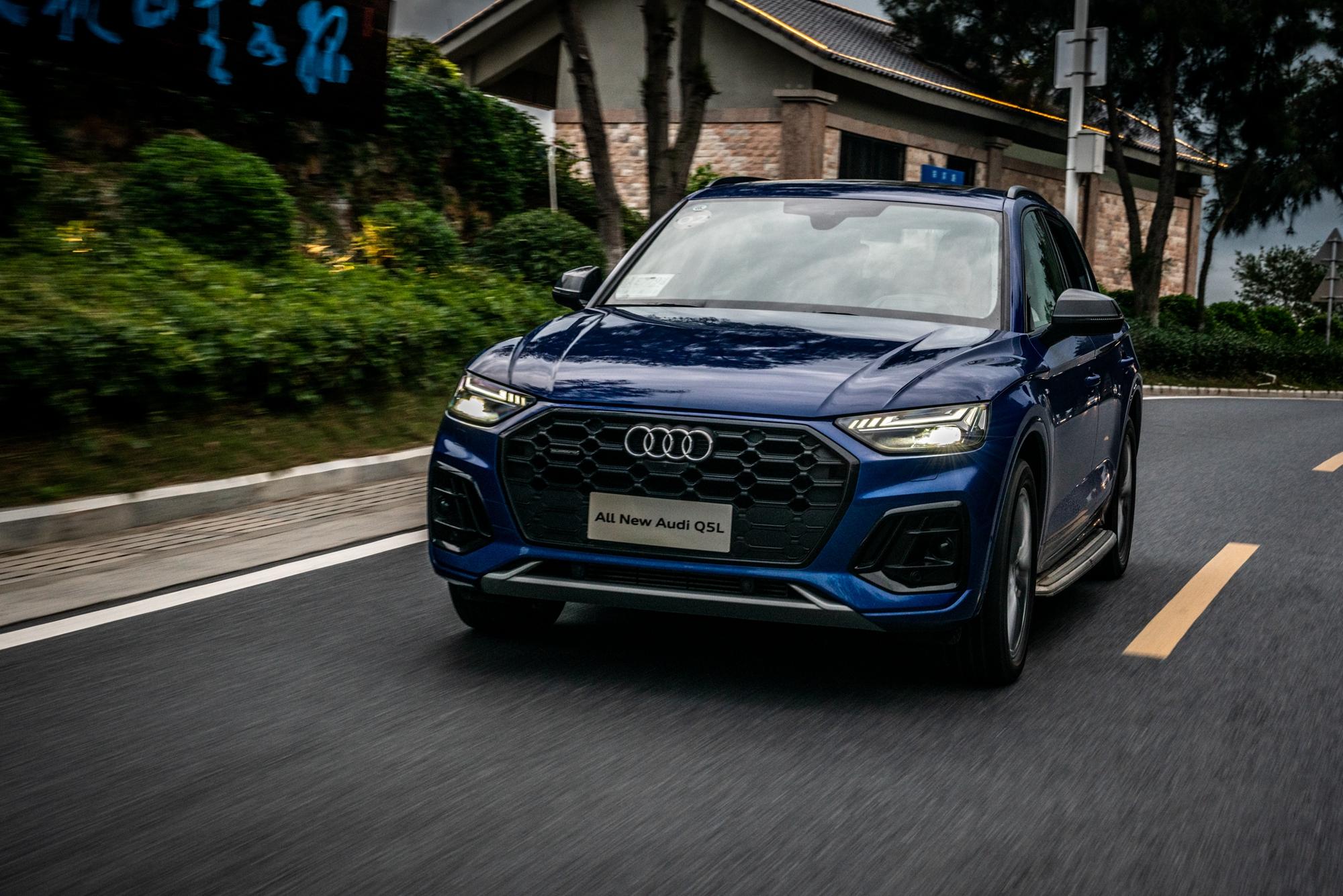 2020款奥迪q5lquattro山地测评,新款奥迪q5l场地试驾