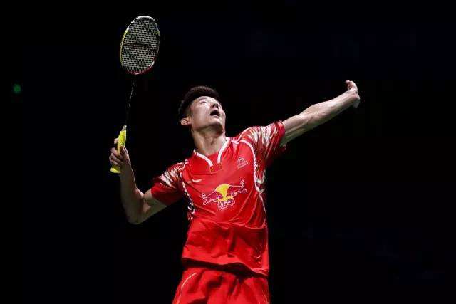 打好后场高球注意事项,对付高远球的正确方法