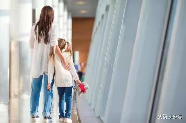 妈妈和初恋私奔之后,我费尽心思把“爸爸”嫁出去