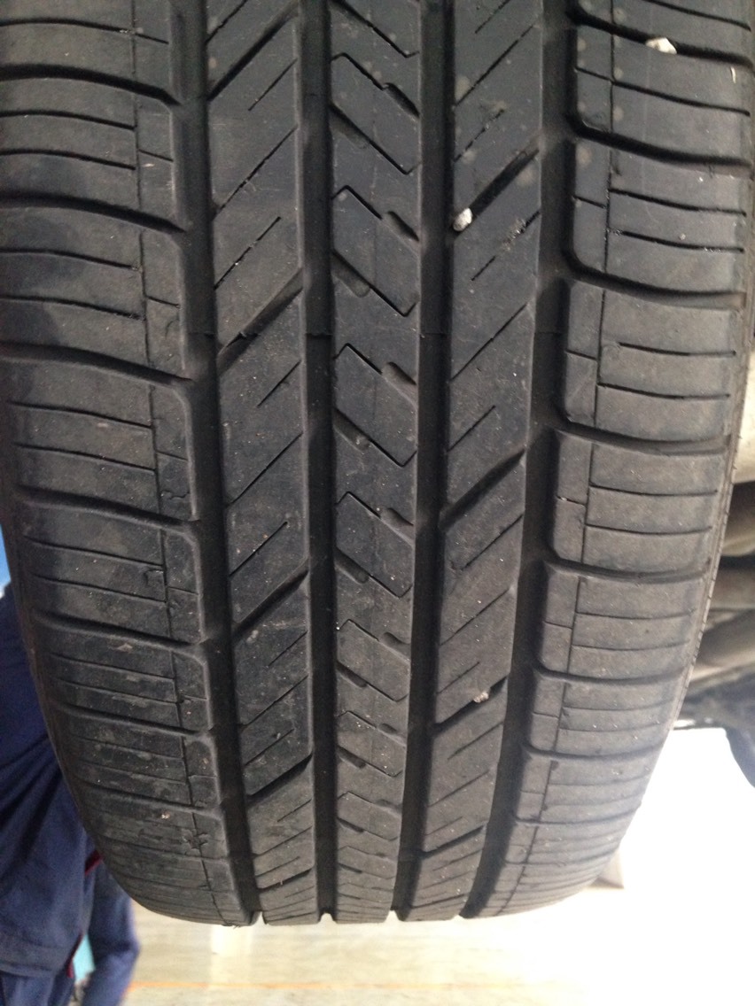 汽车轮胎上沿起皮,汽车轮胎表面起皮用什么胶