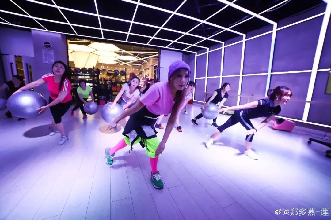 明星私教不想让你知道的减肥操，在家轻松瘦10斤