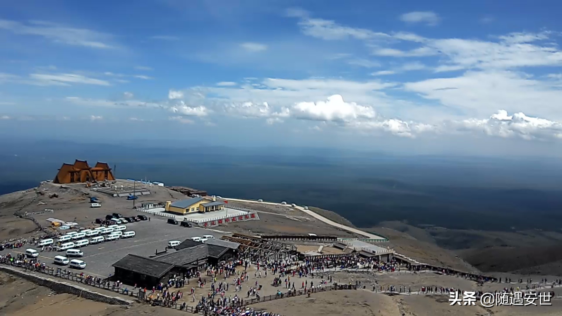 长白山西坡和北坡看天池区别,长白山北坡和西坡哪个能看全天池