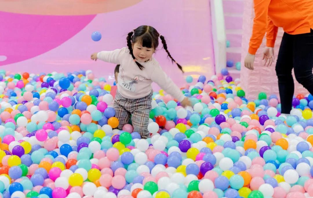 人气乐园游乐场亲子游玩,冬天游乐场室内游玩推荐