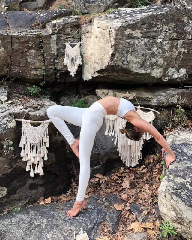 肩颈理疗瑜伽一招解决肩膀疼痛,肩颈堵塞僵硬的按摩神器