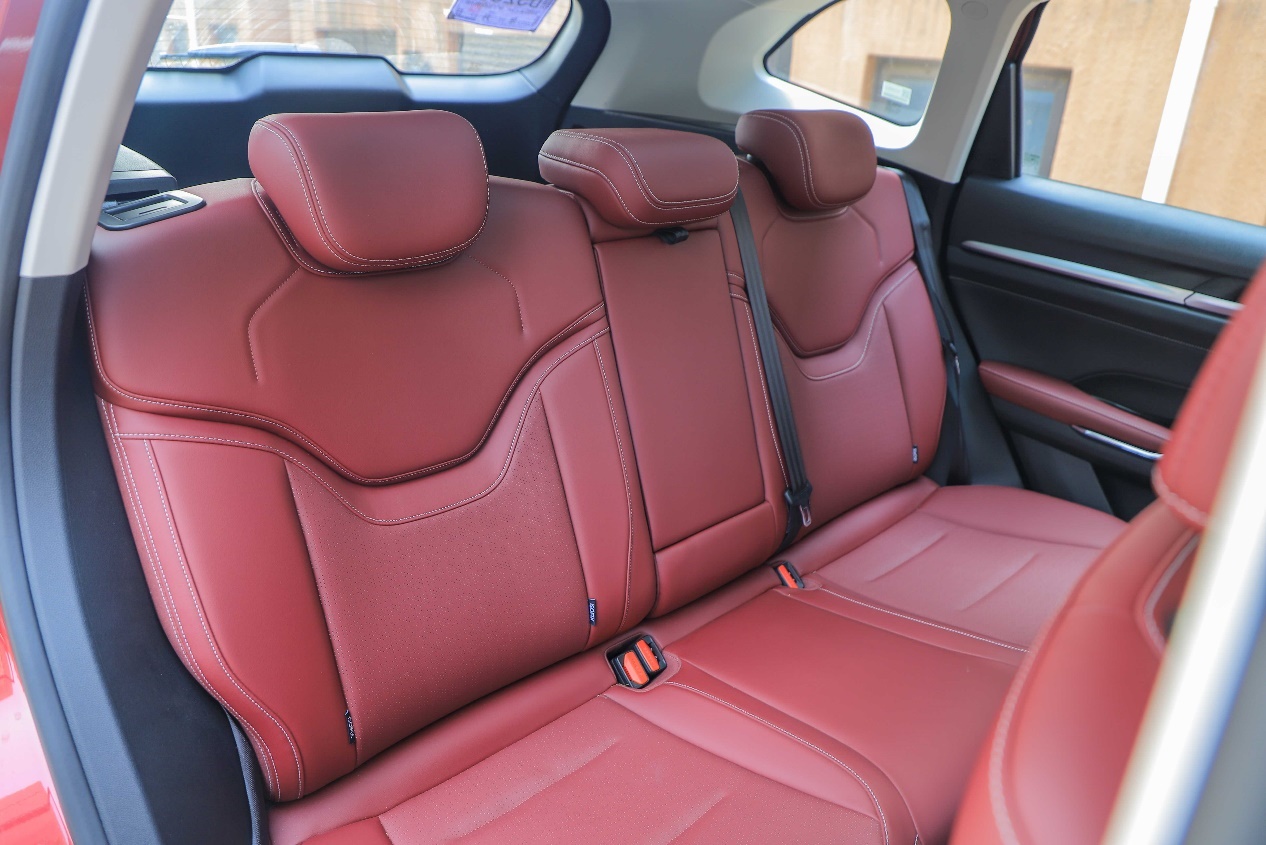 国民神车第三代哈弗h6亮点全解析,空间大动力强更省油第三代哈弗h6