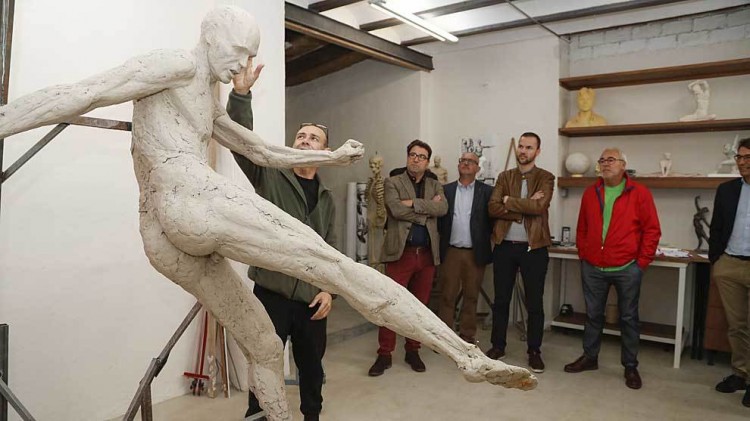 伊涅斯塔传奇照片,伊涅斯塔背影图片