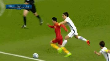 国足怎么才能进球搞笑图,国足搞笑停球场面动图