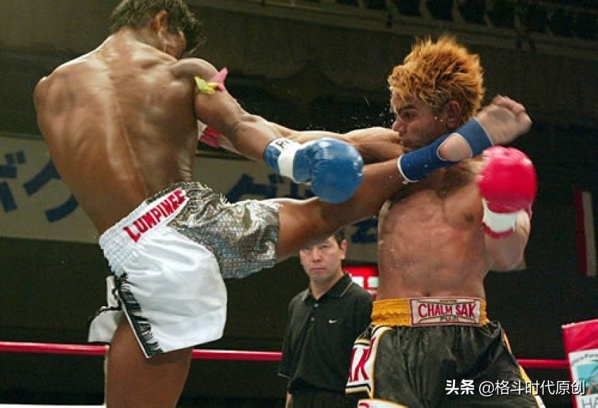 怎么练习泰拳扫踢胫骨比以前粗了,泰拳练习踢树