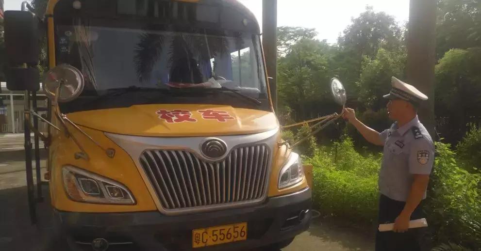 校车突发故障,校车出现故障