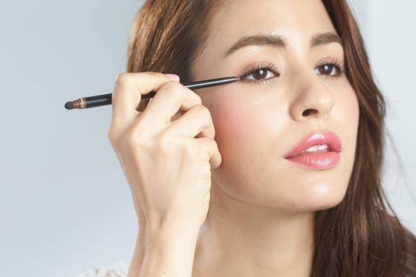 卡姿兰眼线笔胶用法,细头眼线笔用法新手