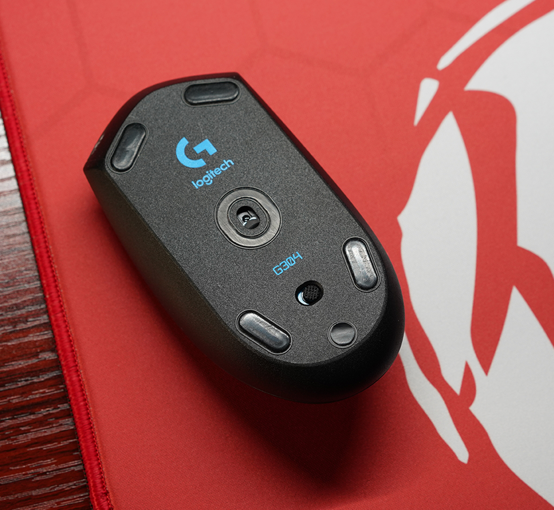 这套花费超过2W的桌面看起来是如此朴素