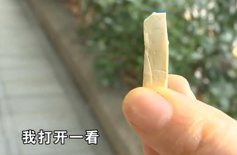 一弯腰就流鼻血？女子吃辣椒打喷嚏爆出“硬物”：我整个人都吓傻了