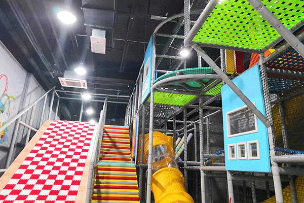 不限时的网红蹦床公园,沉浸式网红蹦床公园