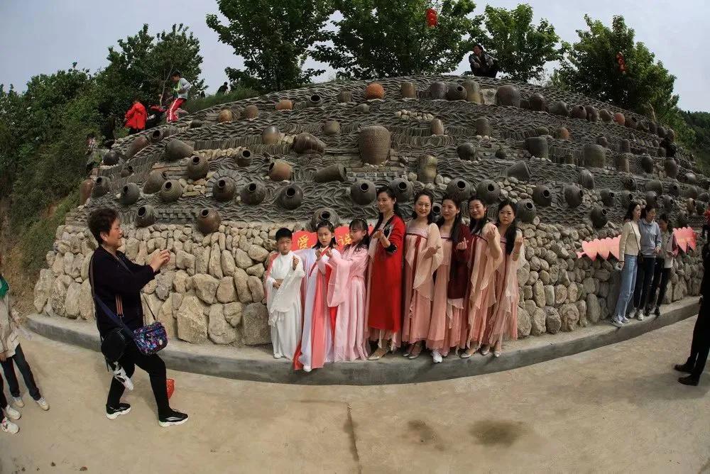 人间最美四月天，十里樱桃红满园