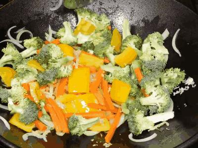 无烟无涂层不粘锅推荐,比较好用无油烟的不粘锅