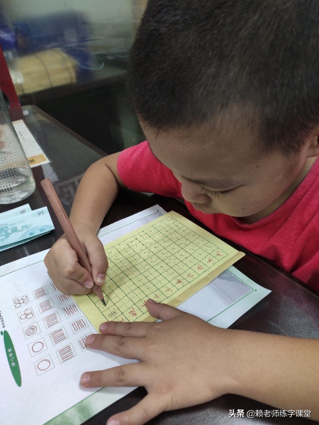 小孩怎样写一手好字的技巧,家长如何帮助孩子写作文