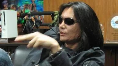 有人愿意花几百块钱,买下被这个光头“喷子”拉黑的资格