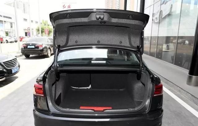 德系对比法系车,2019明锐对比大众宝来