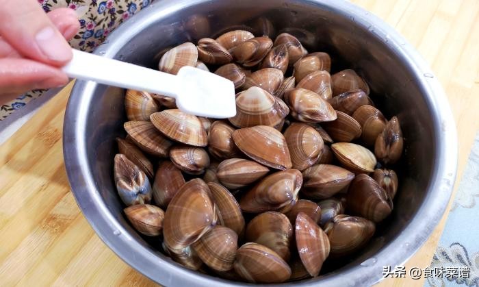 花甲怎么吐沙子最快最有效,洗花甲时教你一招花甲自动吐沙