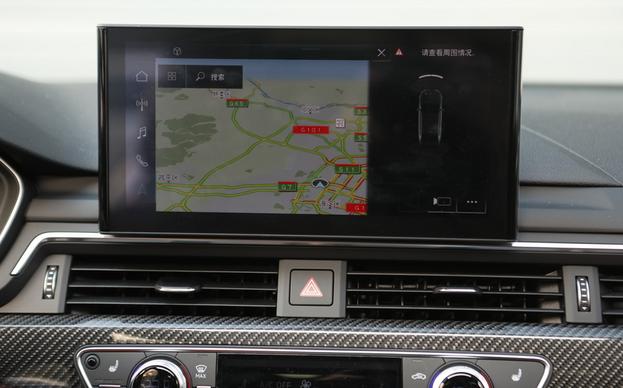 豪华动感奥迪a4l,奔驰c260和奥迪a4l试驾对比