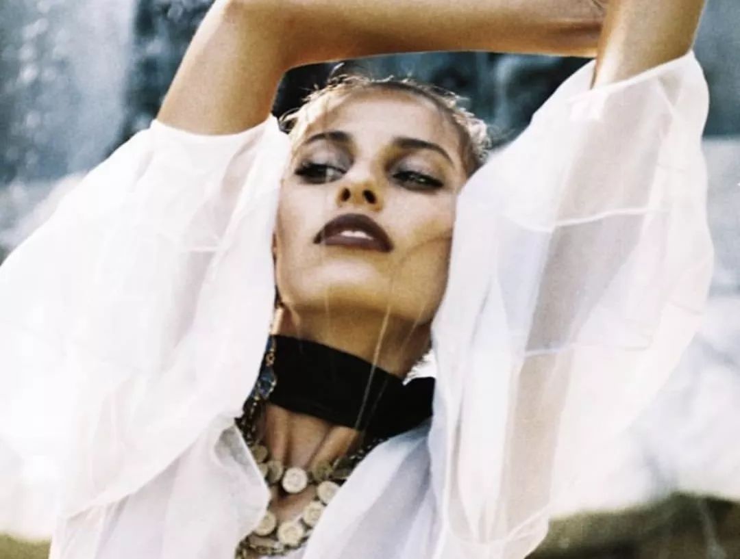 婚纱搭出时髦感｜不到百元的6件单品，手把手教给你