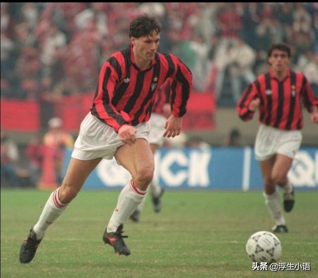 足球史上最全能支点中锋!他可以在中锋、前腰和边锋之间无缝衔接!