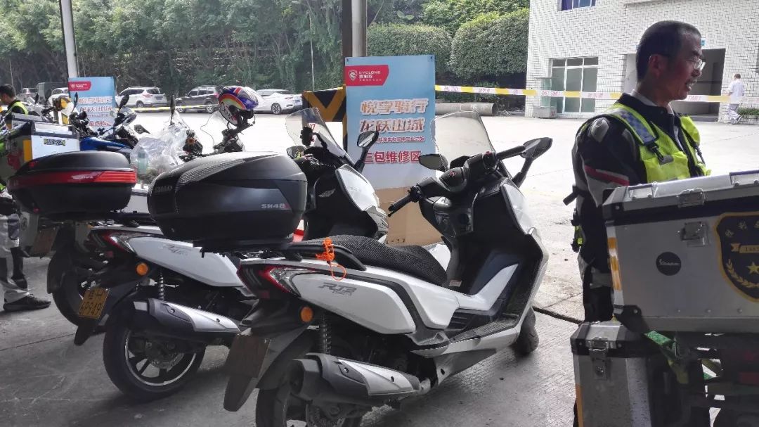 骑摩托去参加摩博会,赛科龙摩博会试驾视频