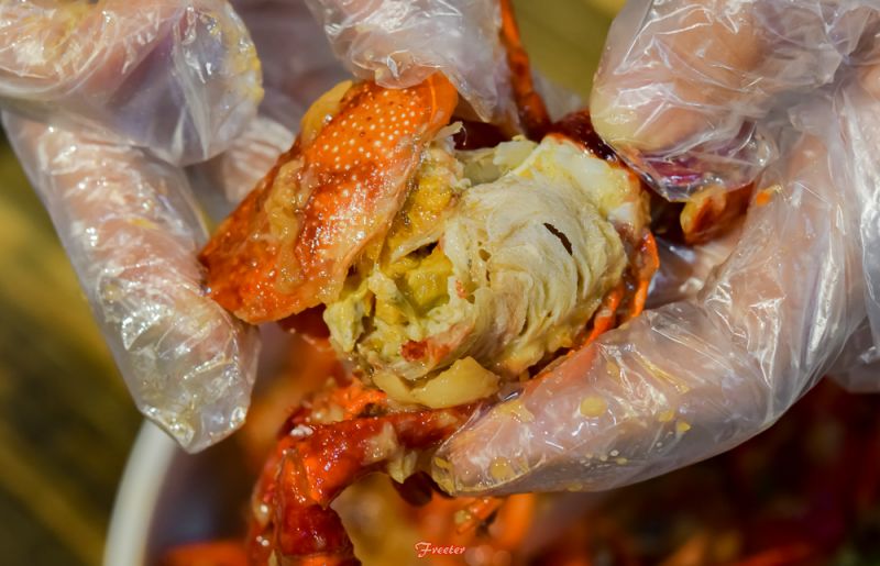 蒜蓉小龙虾肉质q弹吮指美味,充满味蕾的蒜香小龙虾