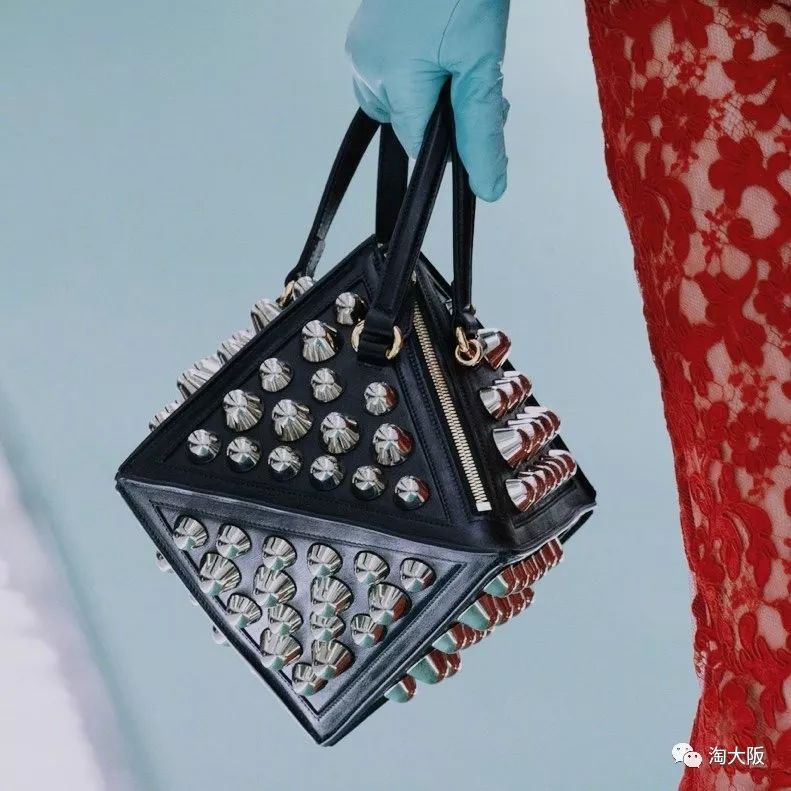 代购了个lv包包,国外代购香奶奶的包包