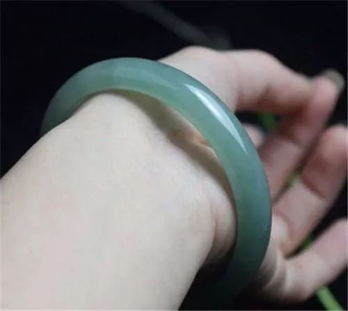 手镯磕裂了怎么处理,手镯有裂怎么修补