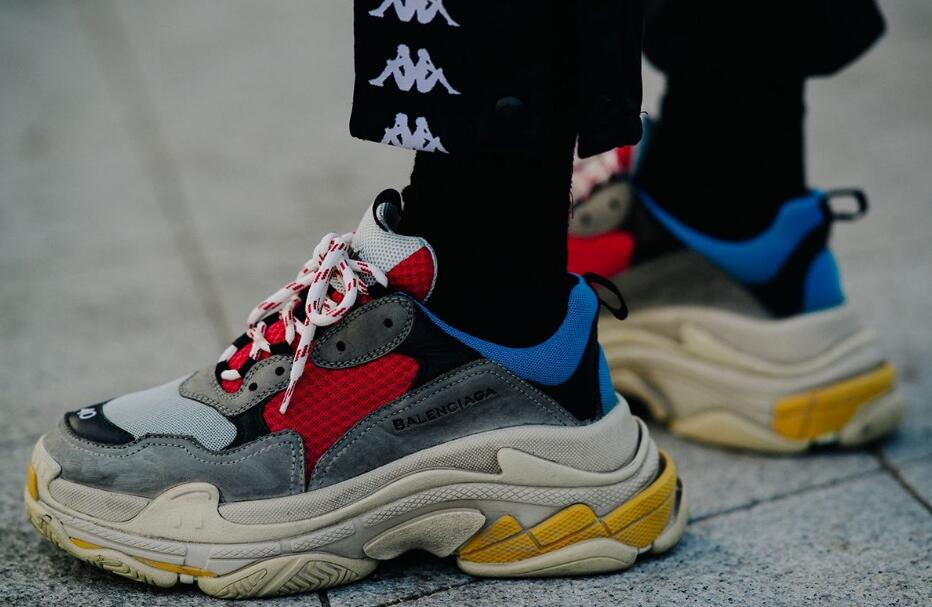 鞋子磨脚处理的简单方法图片,透明拖鞋脚底板磨脚怎么办