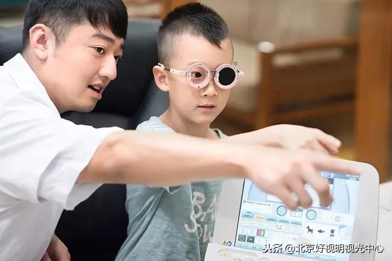 近视的父母如何预防孩子近视,妈妈不近视爸爸近视会遗传吗