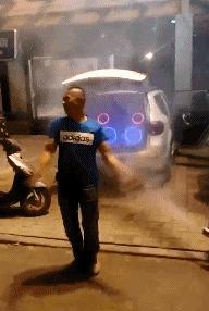 搞笑GIF动图:小姐姐,你体验木乃伊的制作过程,能坚持几分钟