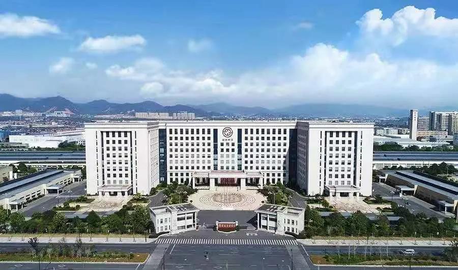 从一个小作坊逐步成长,从白手起家到工厂老板