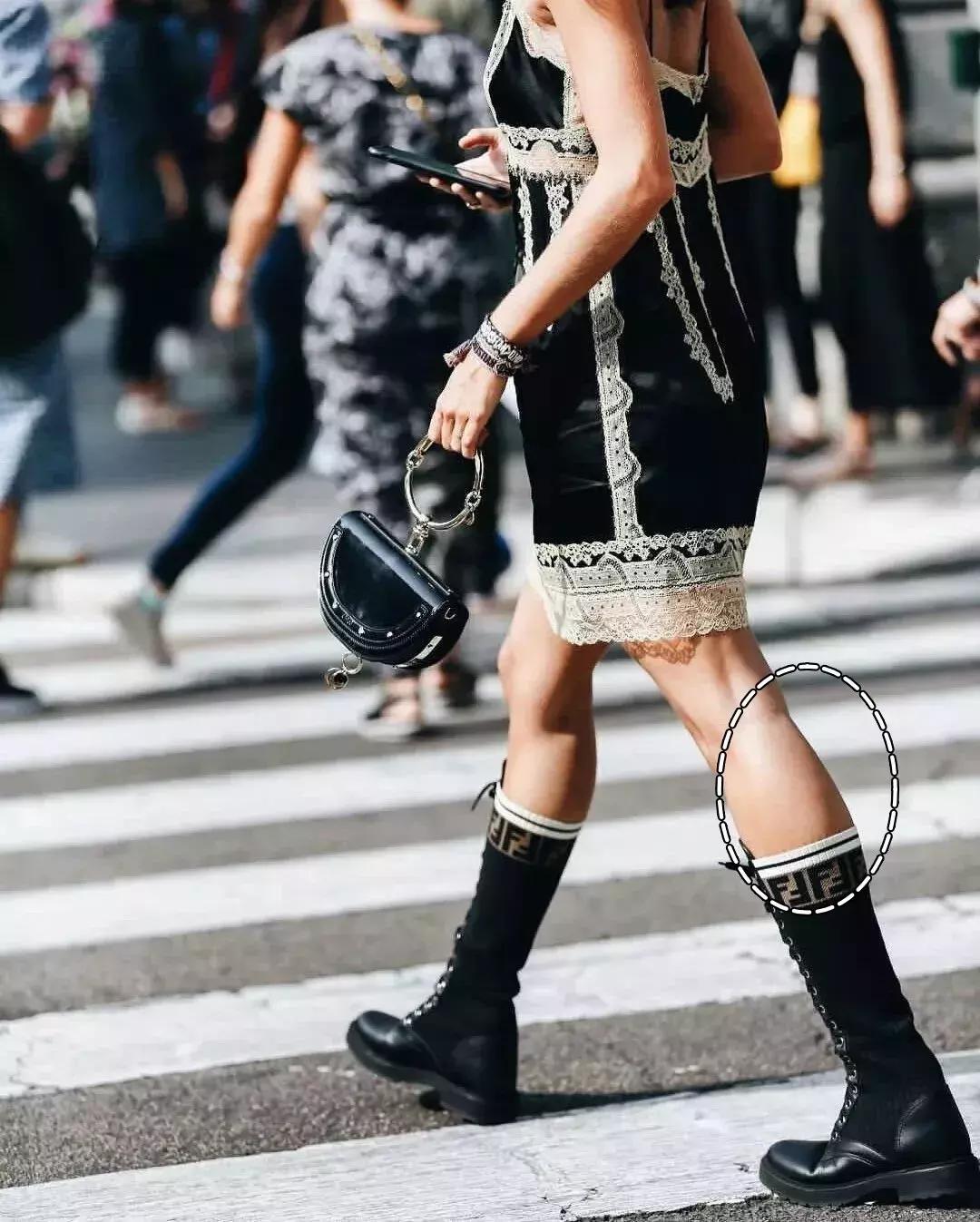 冬天的靴子是买小还是买大,冬季靴子如何买暖和