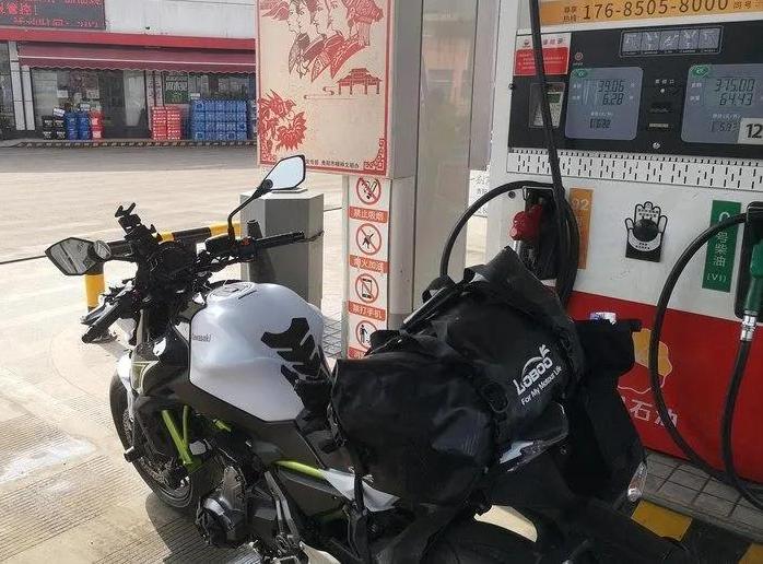 贵阳小伙骑摩托到拉萨,贵州小伙骑川崎去西藏