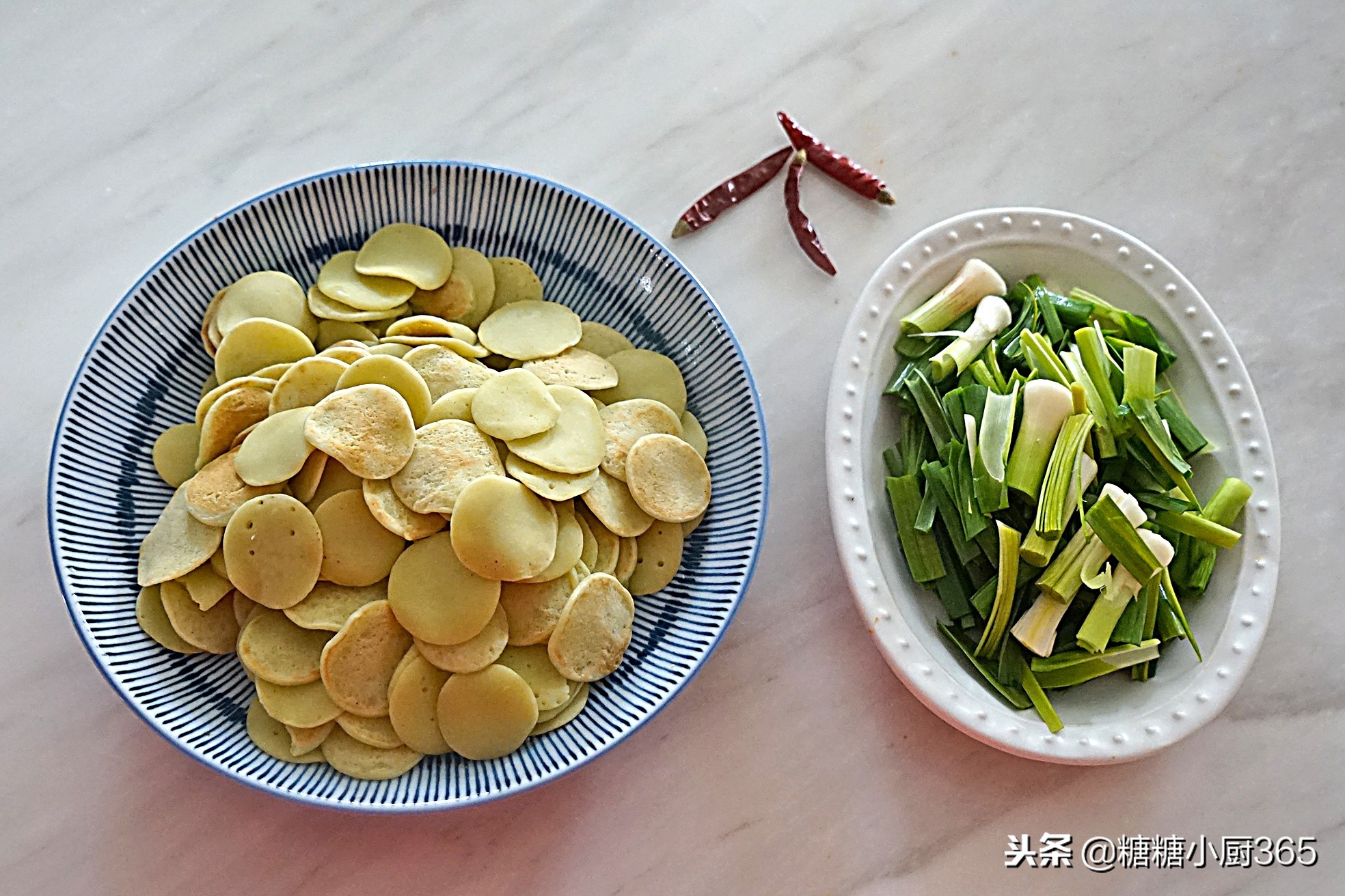 绿豆饼怎么炒不粘锅又好吃,绿豆饼搭配什么炒好吃